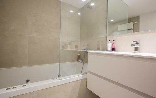 Luxurious Apartment In Front Of The Beach Gava Mar