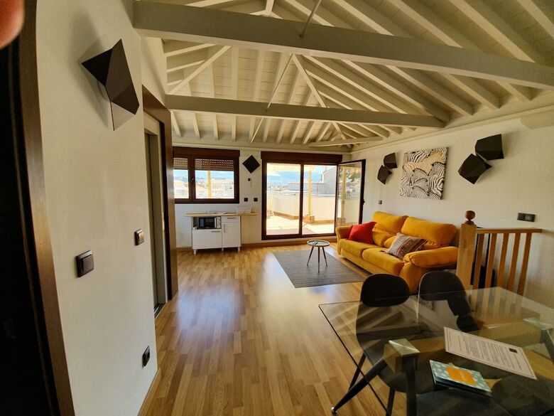 Apartamentos Escudo Del Carmen 19