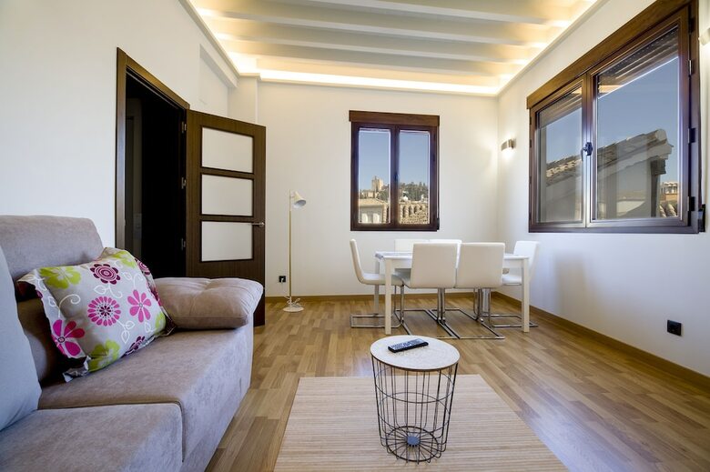 Apartamentos Escudo Del Carmen 19