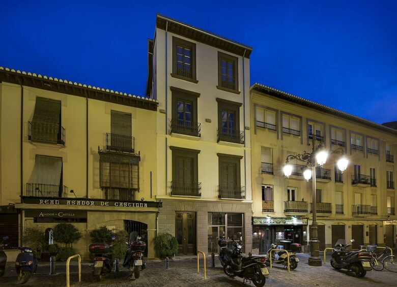 Apartamentos Escudo Del Carmen 19