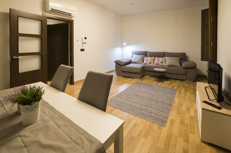 Apartamentos Escudo Del Carmen 19