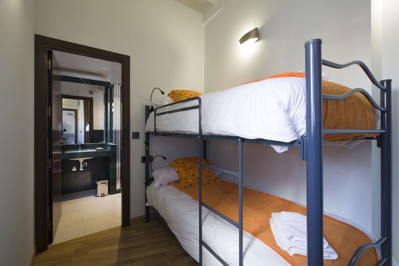 Apartamentos Escudo Del Carmen 19