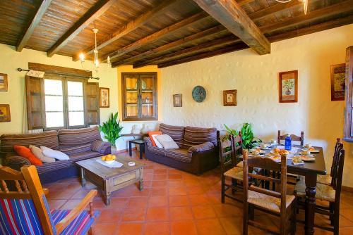Grazalema Villa Sleeps 6 Air Con