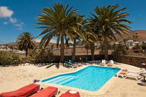 Villa North Share Pool!