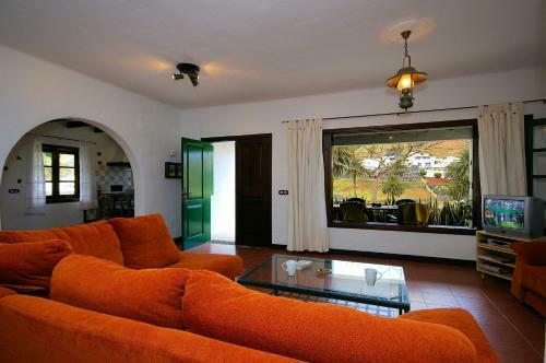 Villa North Share Pool!