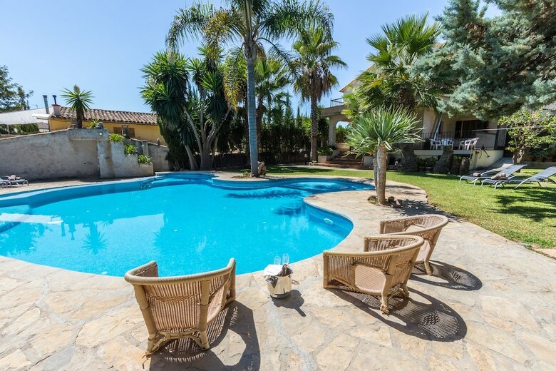 Gual House With Private Pool
