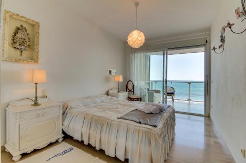 Apartamento Atenea @edificio Golden Life