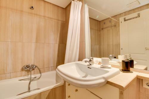Apartamento Atenea @edificio Golden Life