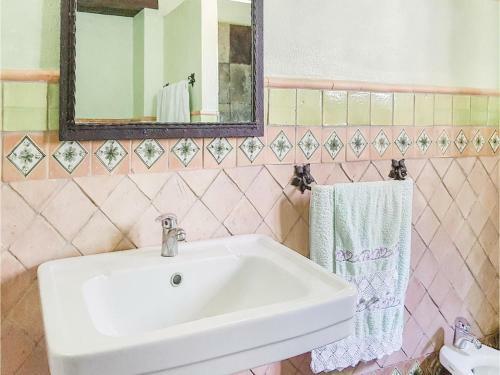 Five-bedroom Holiday Home In Jimena De La Frontera