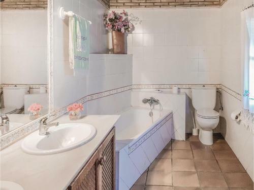Five-bedroom Holiday Home In Jimena De La Frontera