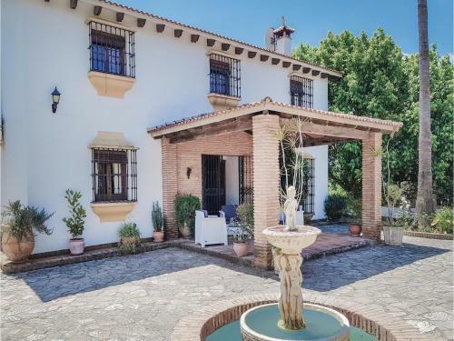 Five-bedroom Holiday Home In Jimena De La Frontera