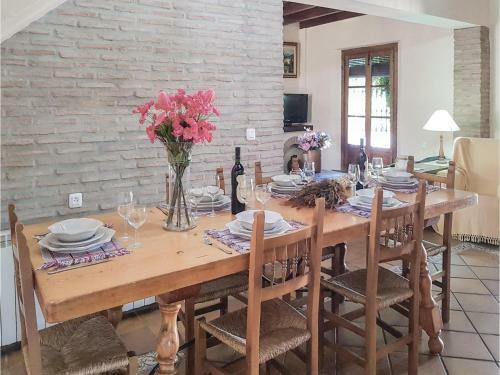 Five-bedroom Holiday Home In Jimena De La Frontera