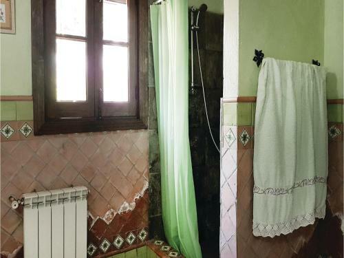 Five-bedroom Holiday Home In Jimena De La Frontera