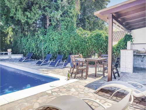 Five-bedroom Holiday Home In Jimena De La Frontera