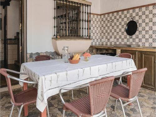 Five-bedroom Holiday Home In Jimena De La Frontera