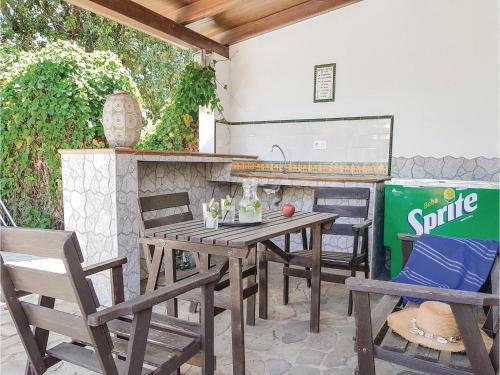 Five-bedroom Holiday Home In Jimena De La Frontera