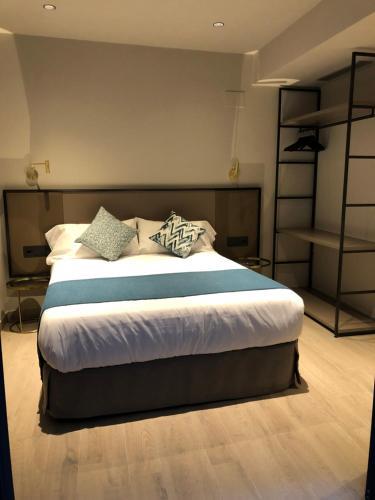 Hotel Torrent