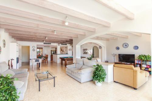 Orient - Excelent Villa In Marratx�