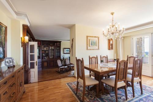 Orient - Excelent Villa In Marratx�