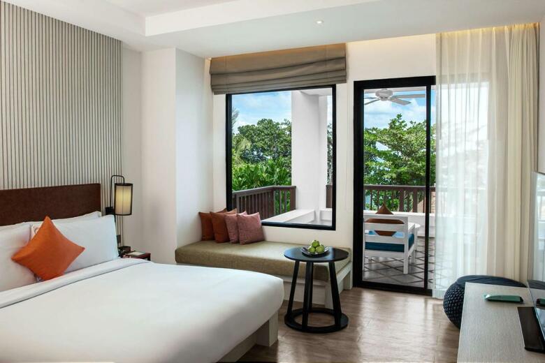 Hotel Crown Lanta Resort And Spa