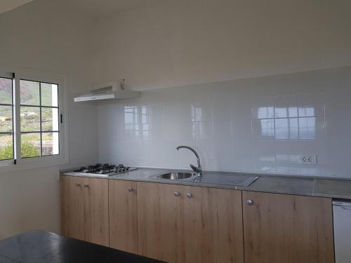 Sea And Mountain Views Apartments