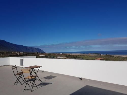 Sea And Mountain Views Apartments