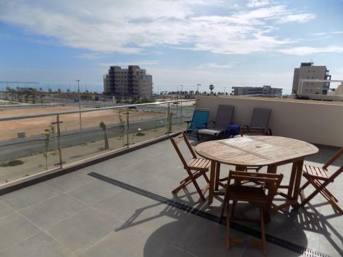 Top Floor Apartment By The Sea