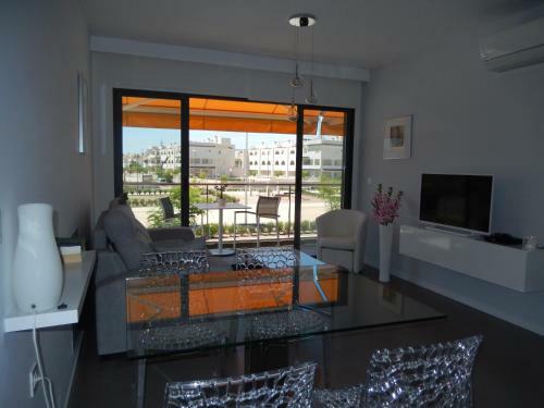 Top Floor Apartment By The Sea