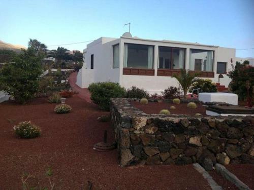 Las Brenas Villa Sleeps 2 Pool Wifi T691364