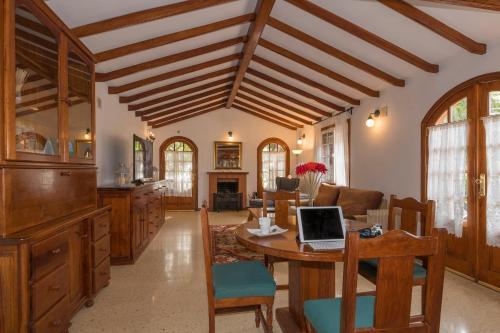 Villa Los Almendros