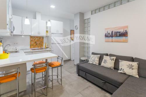 Central Apartment Near Beach And Port
