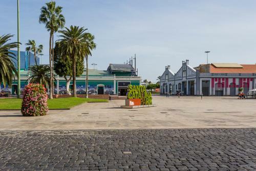 Central Apartment Near Beach And Port