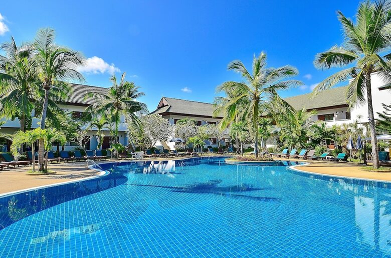 Hotel First Bungalow Beach Resort
