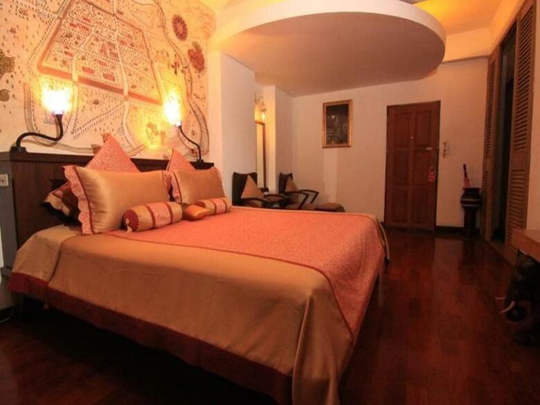 Hotel Karinthip Village
