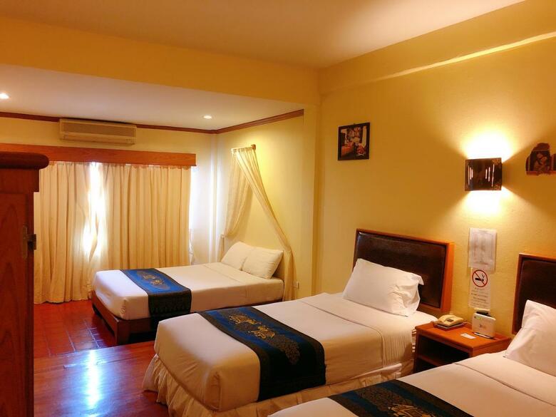 Hotel Karinthip Village