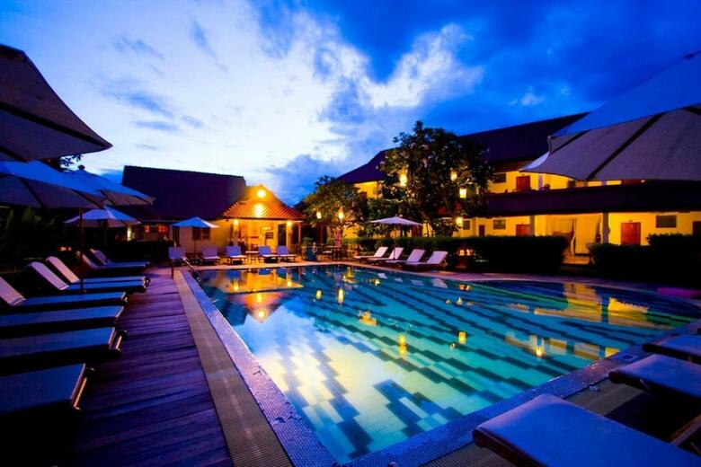 Hotel Karinthip Village