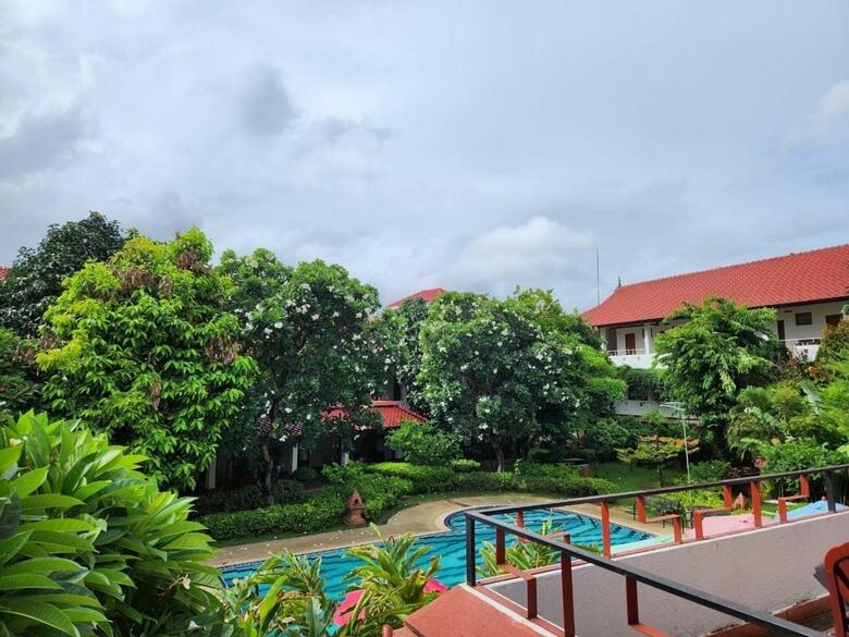 Hotel Karinthip Village