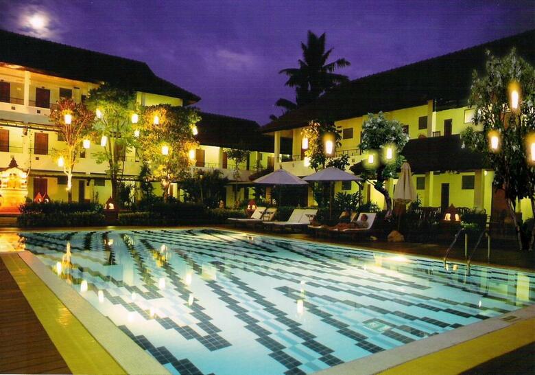 Hotel Karinthip Village