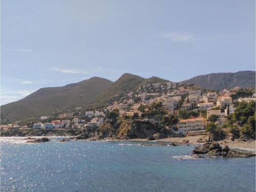 Three-bedroom Apartment In Llanca