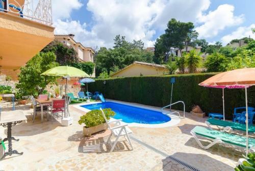 Lloret De Mar Villa Sleeps 5 Pool Wifi