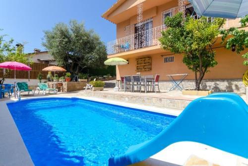 Lloret De Mar Villa Sleeps 5 Pool Wifi