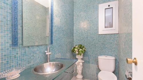 Lloret De Mar Apartment Sleeps 6
