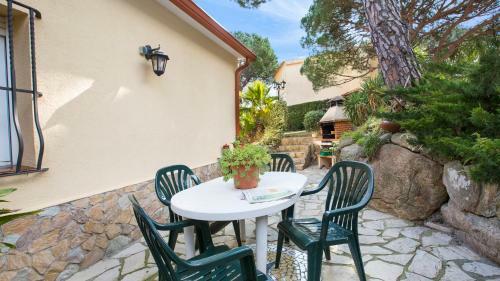 Lloret De Mar Villa Sleeps 6