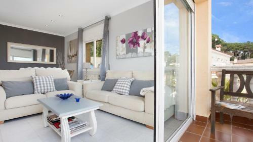 Lloret De Mar Villa Sleeps 6