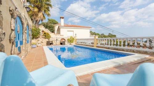 Lloret De Mar Villa Sleeps 6