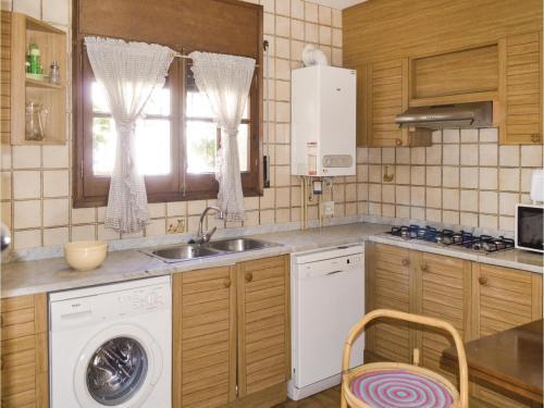 Three-bedroom Holiday Home In Lloret De Mar