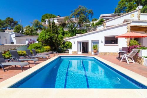 Lloret De Mar Villa Sleeps 9 Pool