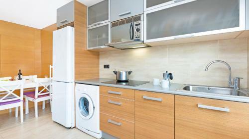 Lloret De Mar Apartment Sleeps 4