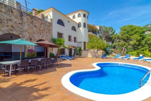 Lloret De Mar Villa Sleeps 16 Pool Wifi