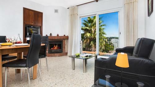 Lloret De Mar Villa Sleeps 7